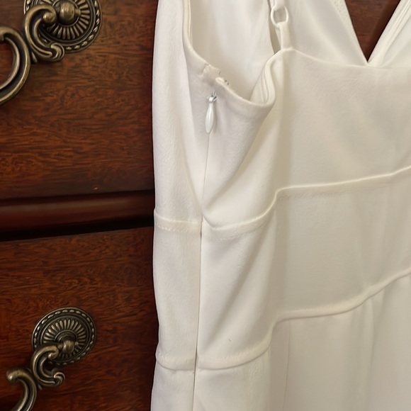 EXPRESS LWD (Little White Dress) 🌹 - Picture 4 of 8